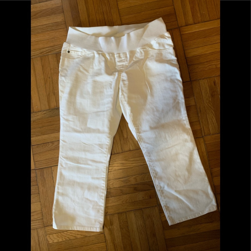 Liz Lange white Capri denim